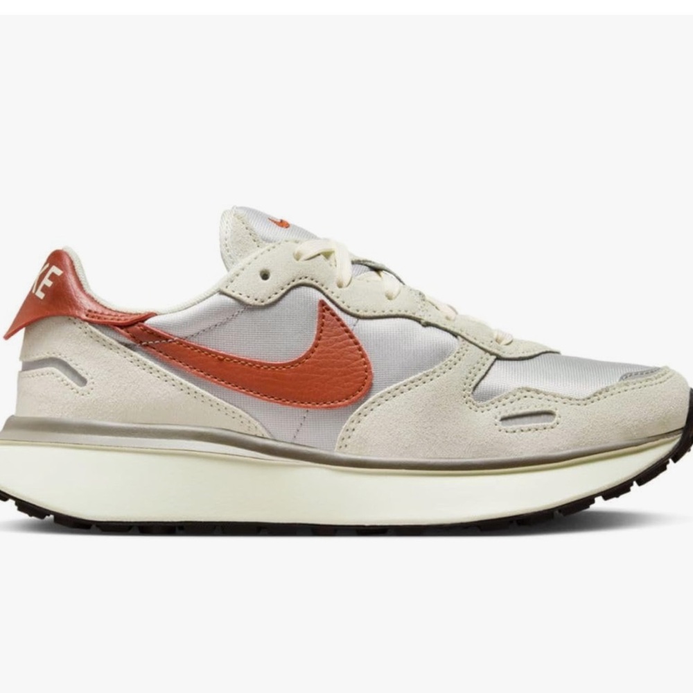 Nike phoenix waffle sneakers women’s 9
